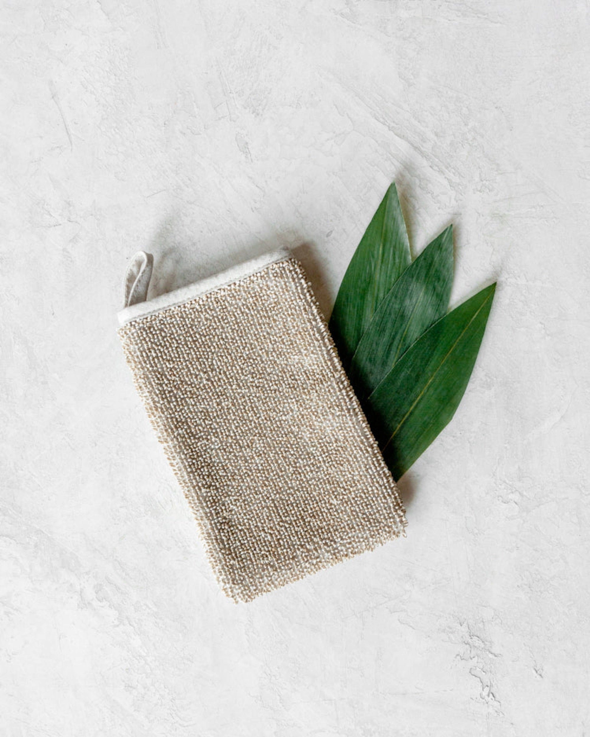 Sasawashi Deep Exfoliating Body Scrub Mitt