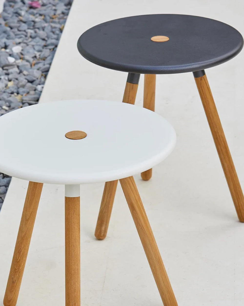 Area Table/Stools Outdoors