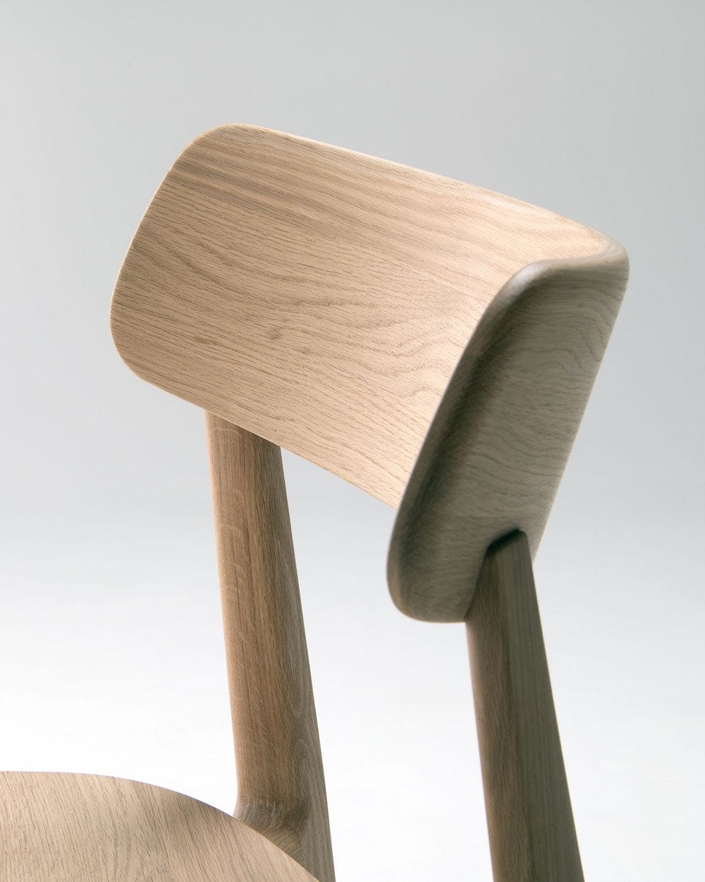 AATOS Lounge Chair (Wooden Seat)