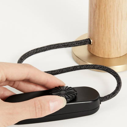 Knuckle Table Lamp in Oak + Enno