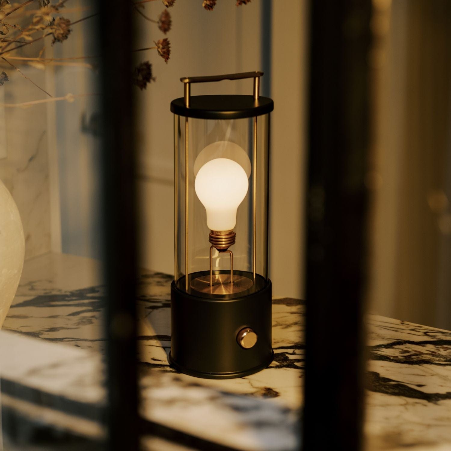 The Muse Portable Lamp in Hackles Black